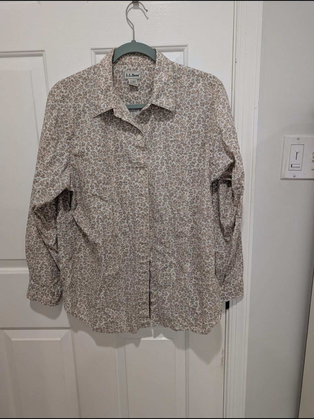 L.L.Bean Floral Button-Up Shirt in Beige Floral